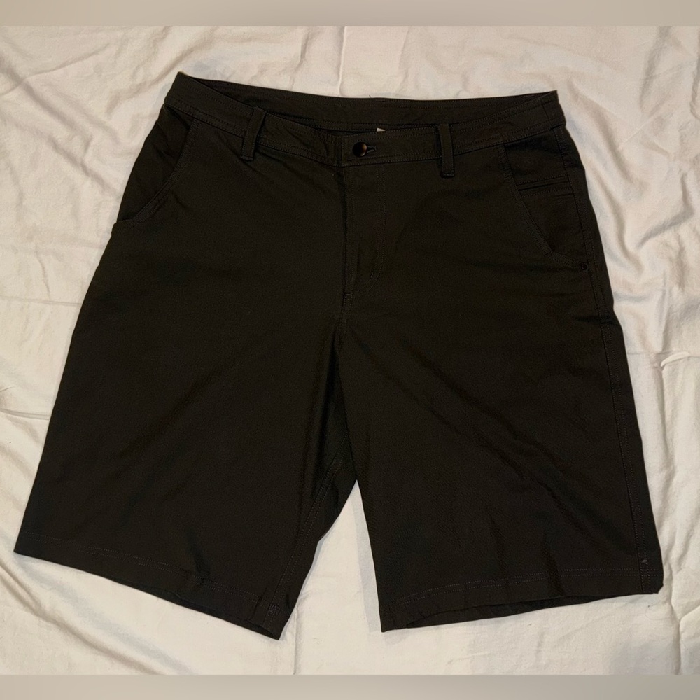Lululemon Men’s Flat Front Shorts Size 36